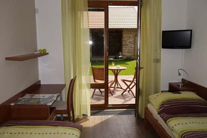 Domecek Milevsko Hotel Luaran gambar